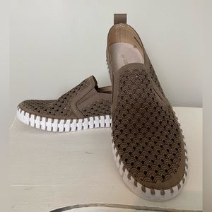 Isle Jacobsen slip on